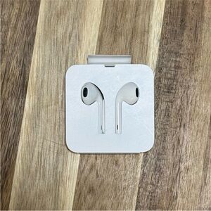 White Wired Earbuds